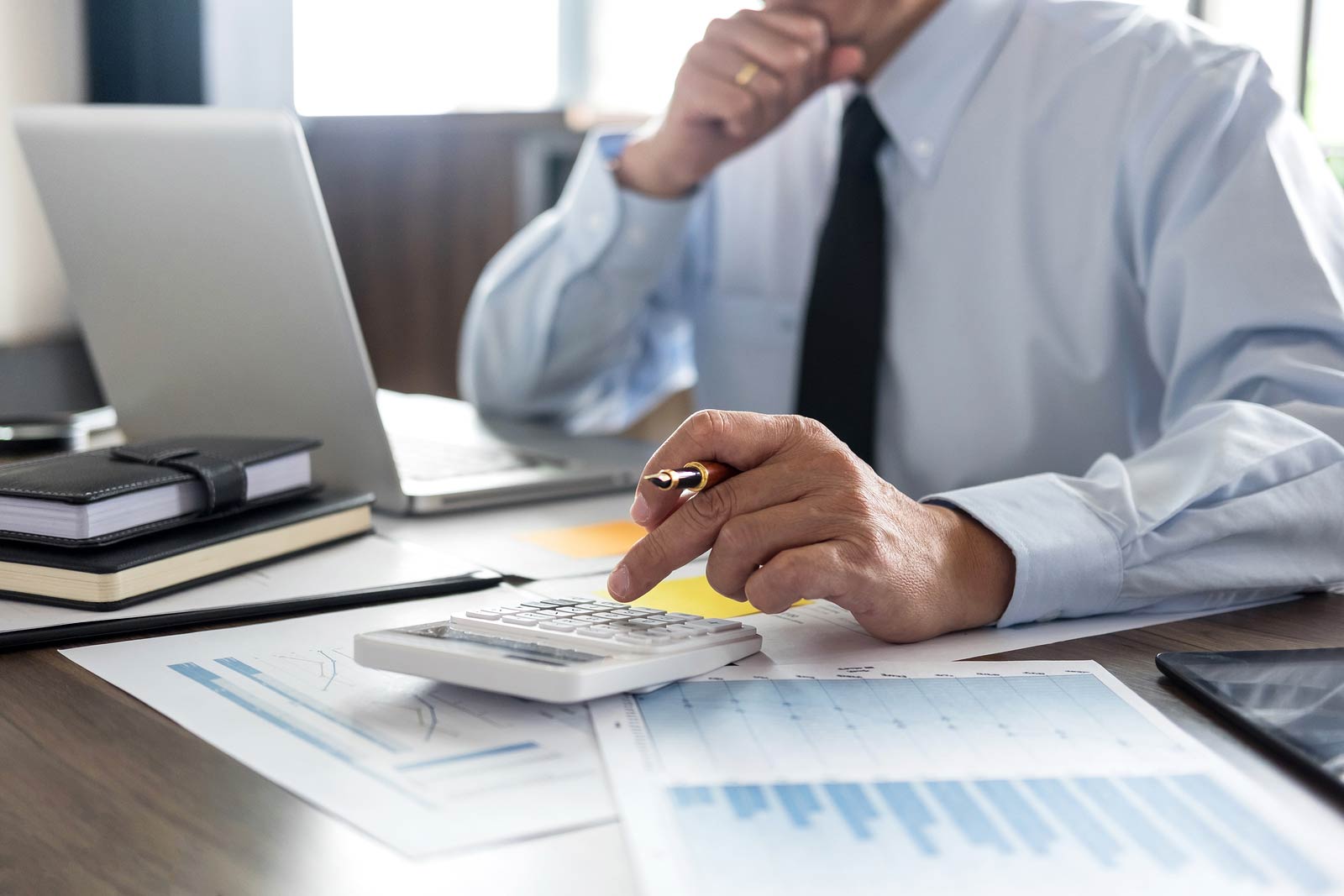 financial analyst at desk